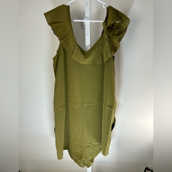 Chaser Woman’s Medium Green Romper Spaghetti Straps Off Shoulder Ruffled Sleeve - Picture 7 of 10